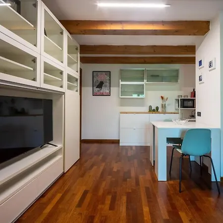 Daire Modern Flat In Heart Of Vicenza!