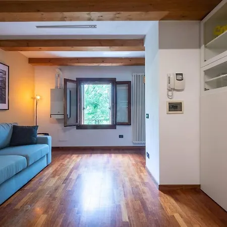 Daire Modern Flat In Heart Of Vicenza!